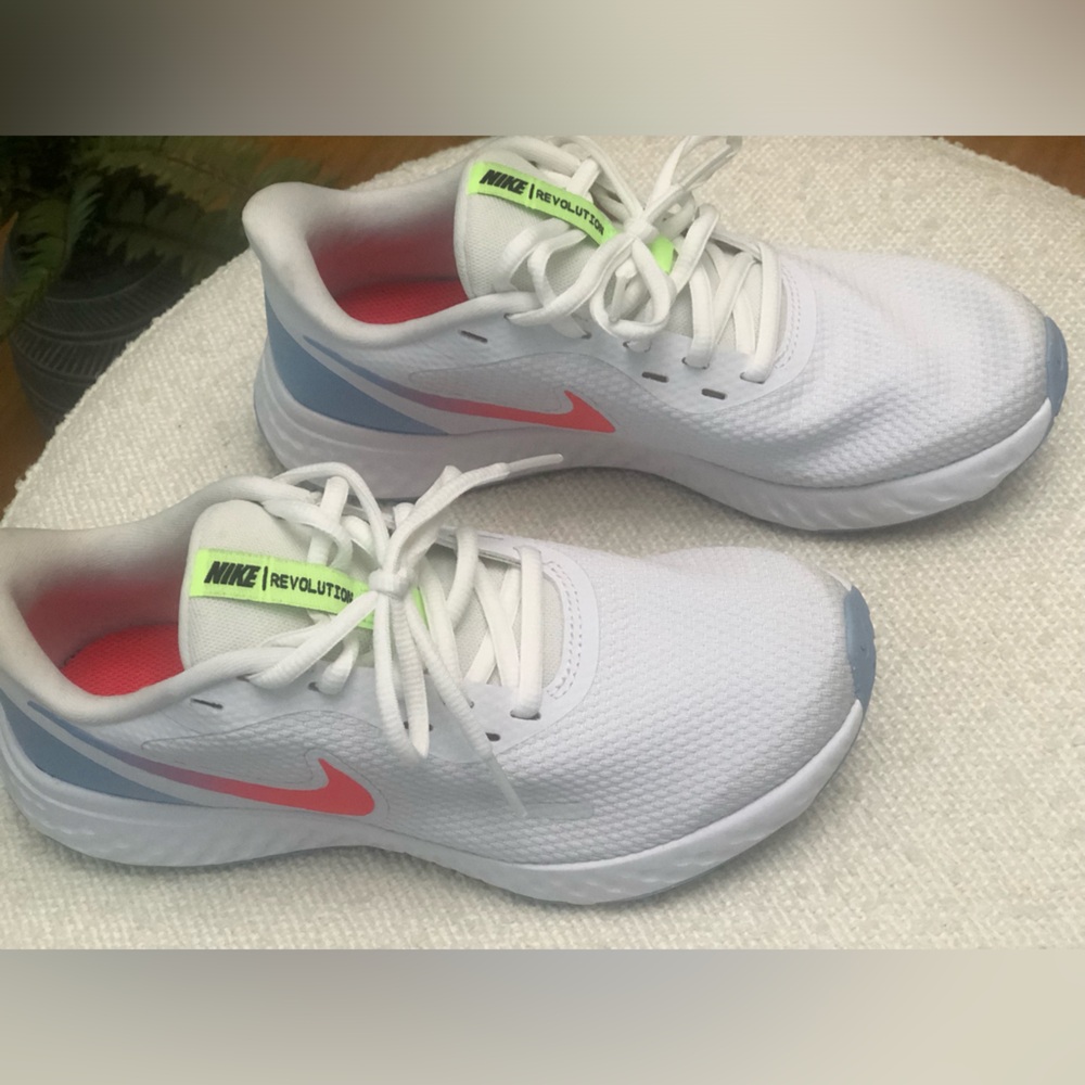 Nike Women’s Brand New without box Revolution  - size 6